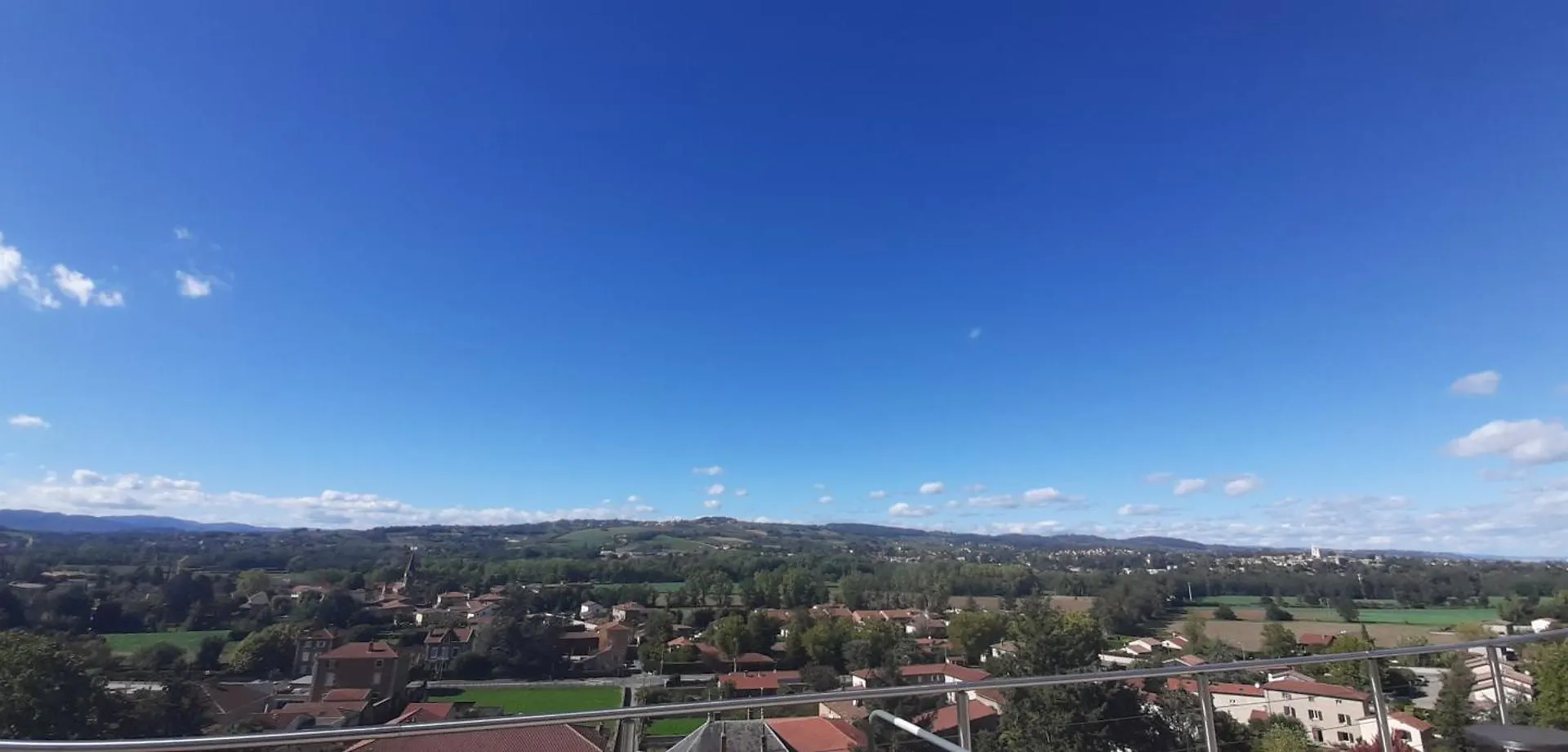 Studio Independant De 28 M2, Avec Vue Magnifique. Chazay-d'Azergues France