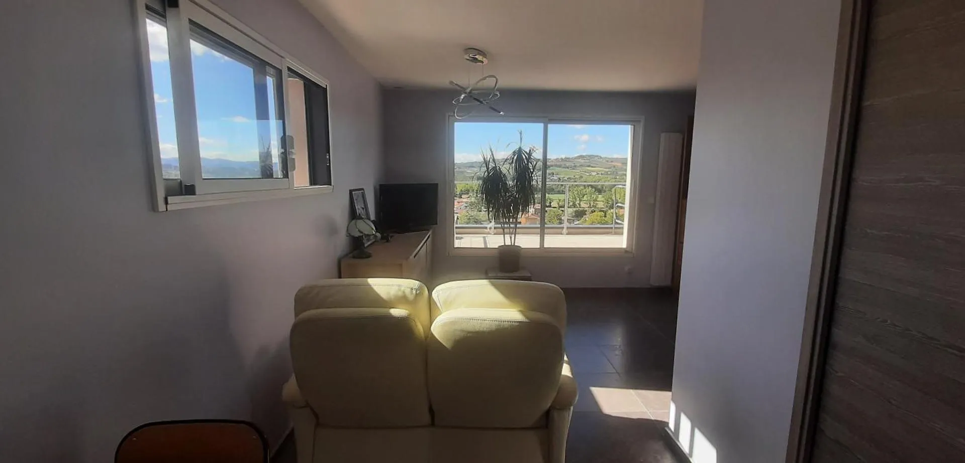 Studio Independant De 28 M2, Avec Vue Magnifique. Chazay-d'Azergues Apartment