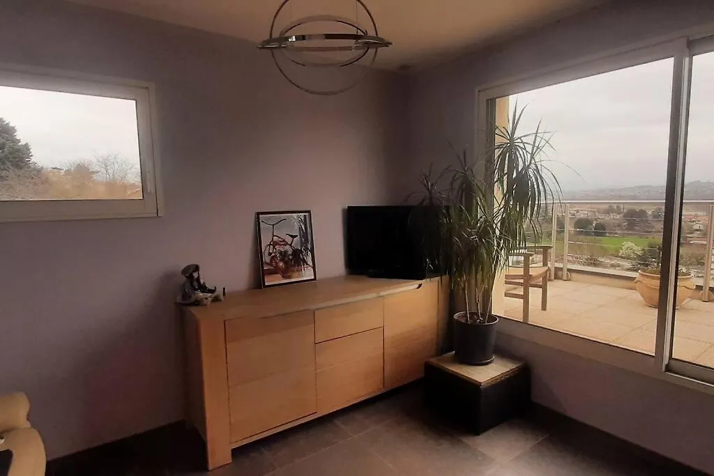Studio Independant De 28 M2, Avec Vue Magnifique. Chazay-d'Azergues 0*,  France
