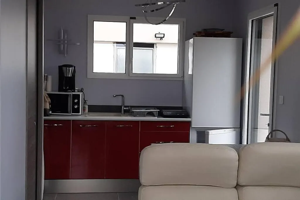 Apartment Studio Independant De 28 M2, Avec Vue Magnifique. Chazay-d'Azergues France