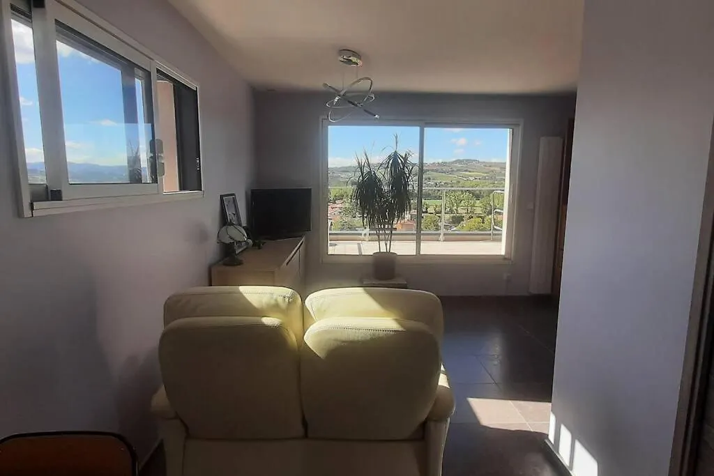 Apartment Studio Independant De 28 M2, Avec Vue Magnifique. Chazay-d'Azergues