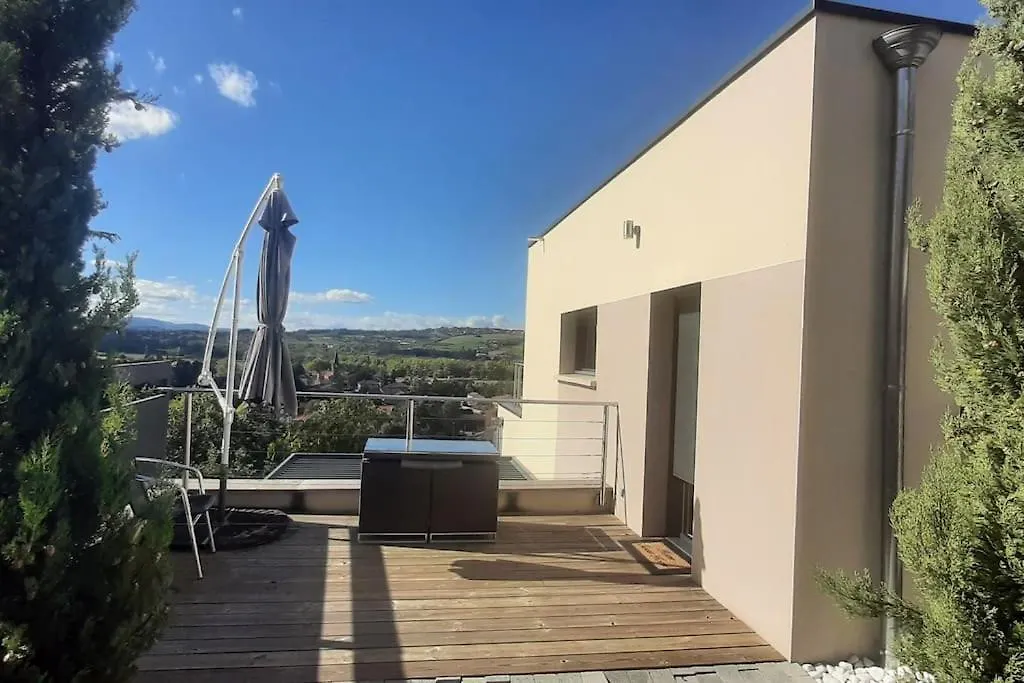 Studio Independant De 28 M2, Avec Vue Magnifique. Chazay-d'Azergues